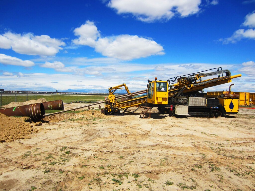 Creuament de l'oleoducte sota les pistes de l'Aeroport Madrid-Barajas. Creuament del nou oleoducte sota les pistes de l'Aeroport Adolfo Suárez Madrid-Barajas mitjançant Perforació Horitzontal Dirigida (HDD).