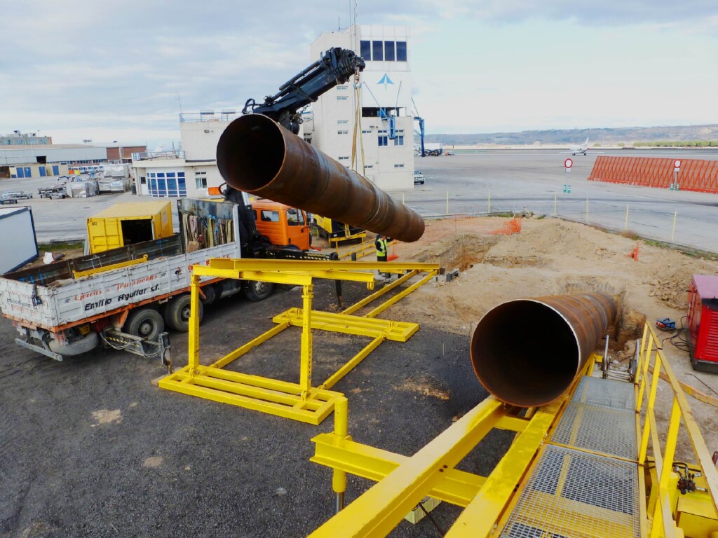 Oil pipeline crossing beneath the runways of Madrid-Barajas Airport. Horizontal Directional Drilling (HDD) works for the new oil pipeline crossing beneath the runways of Adolfo Suárez Madrid-Barajas Airport.