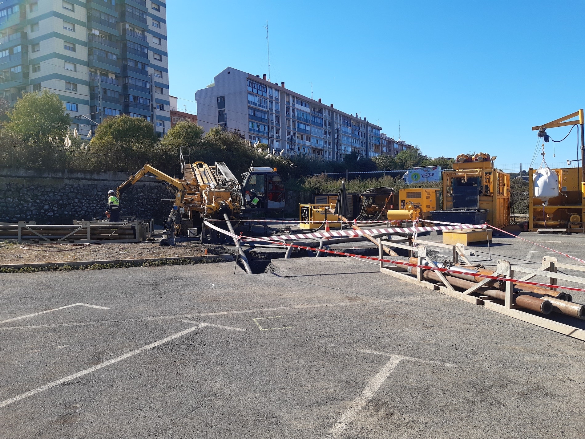 Instalació canonada per al servei d’electricitat