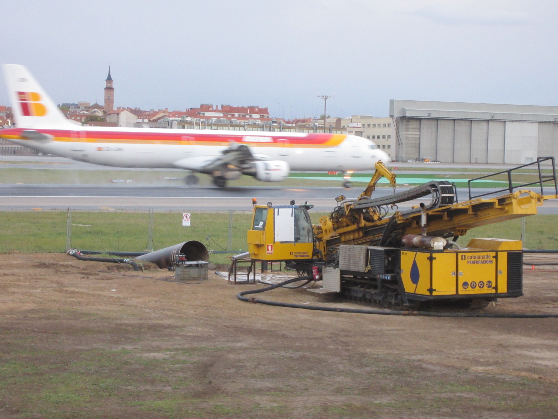 Oleoducto en el Aeropuerto de Barajas, Madrid