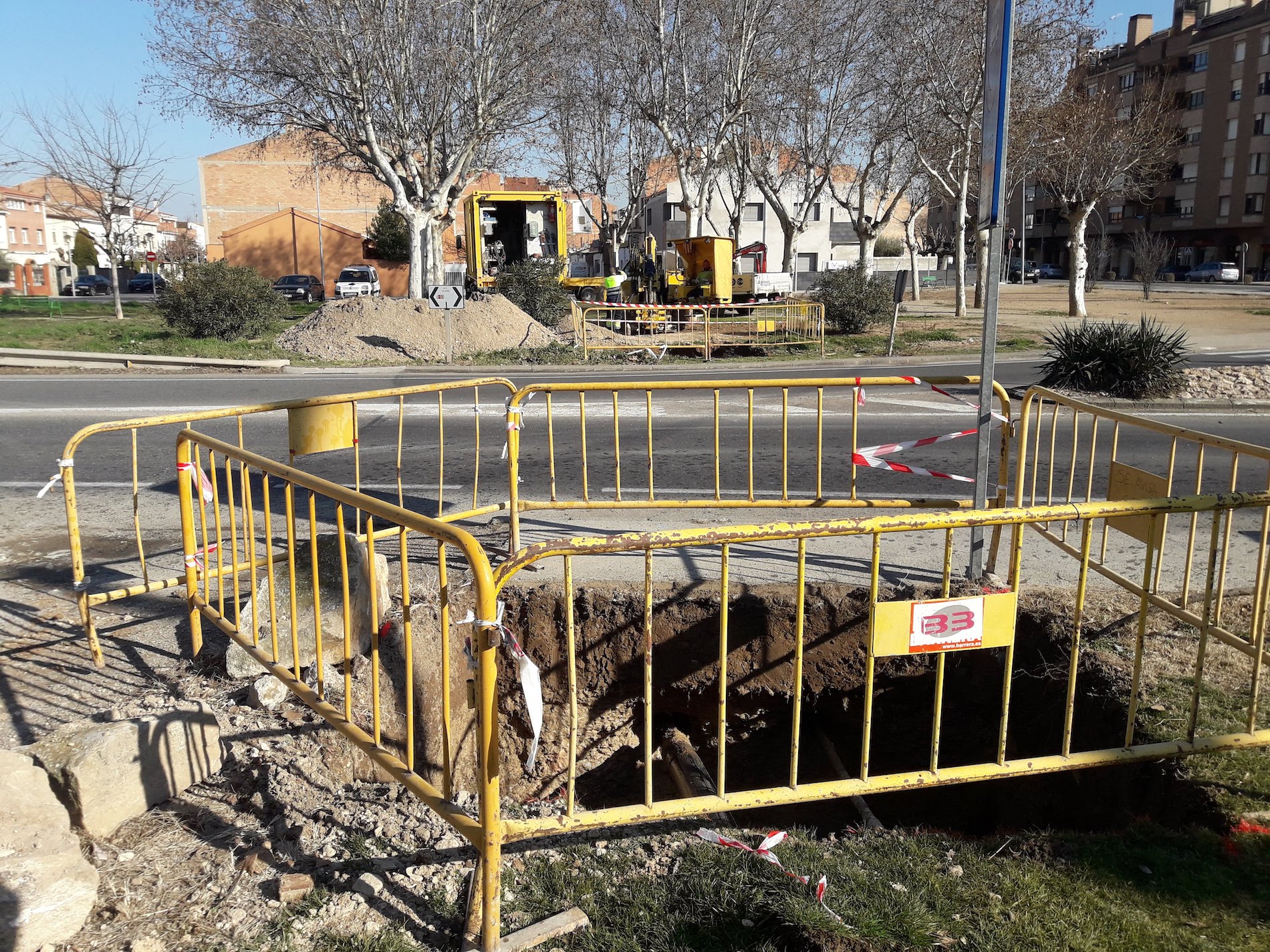 Instalación de tubería para el servicio de electricidad en Lleida
