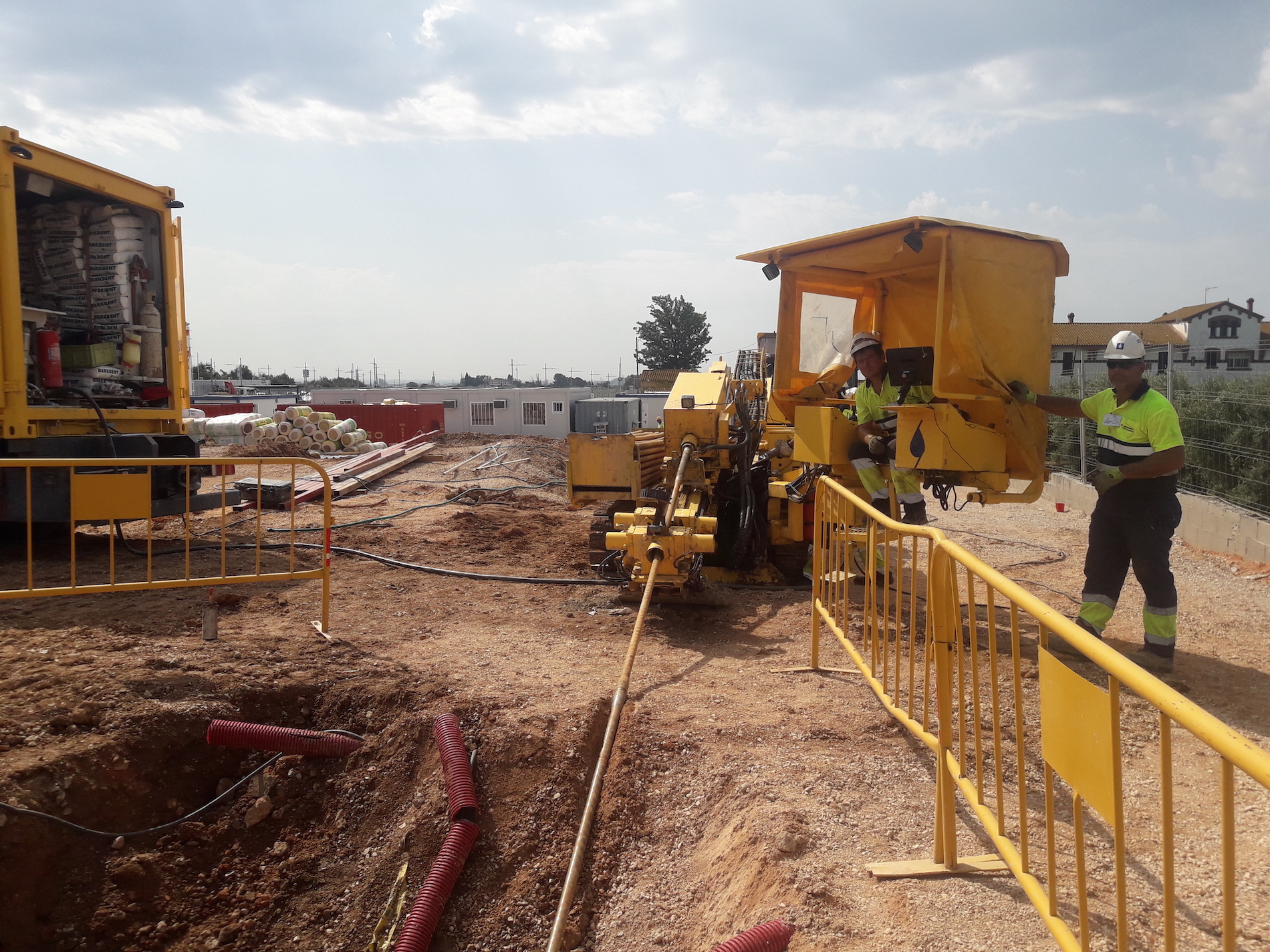Instalación de una tubería para el servicio de electricidad en Reus, Tarragona