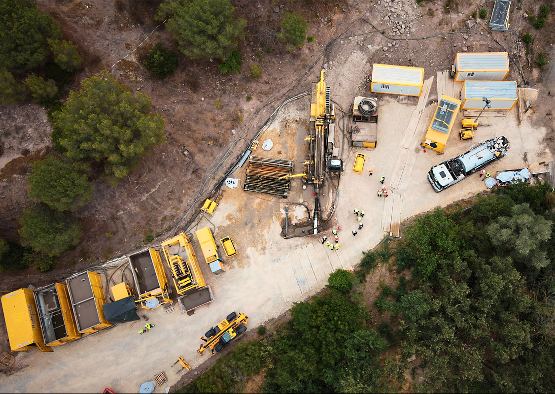 És el sistema més demandat per les seves múltiples aplicacions en perforació, sent una solució ràpida i eficaç per a projectes de fins a 1.000 m de profunditat.