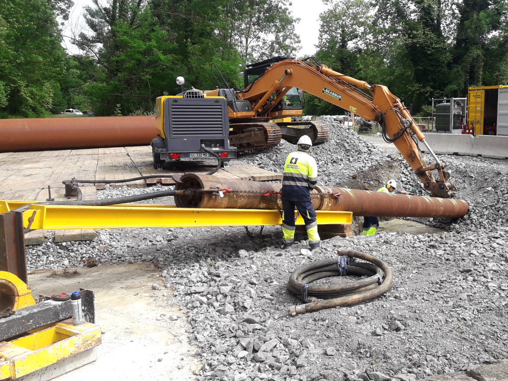 HDD para la renovación del gasoducto Mont-Ogenne Perforación Horizontal Dirigida bajo el Gave de Pau para la renovación del gasoducto Mont-Ogenne
